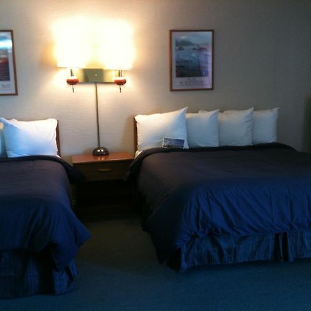 Redwood Inn Crescent City Room photo