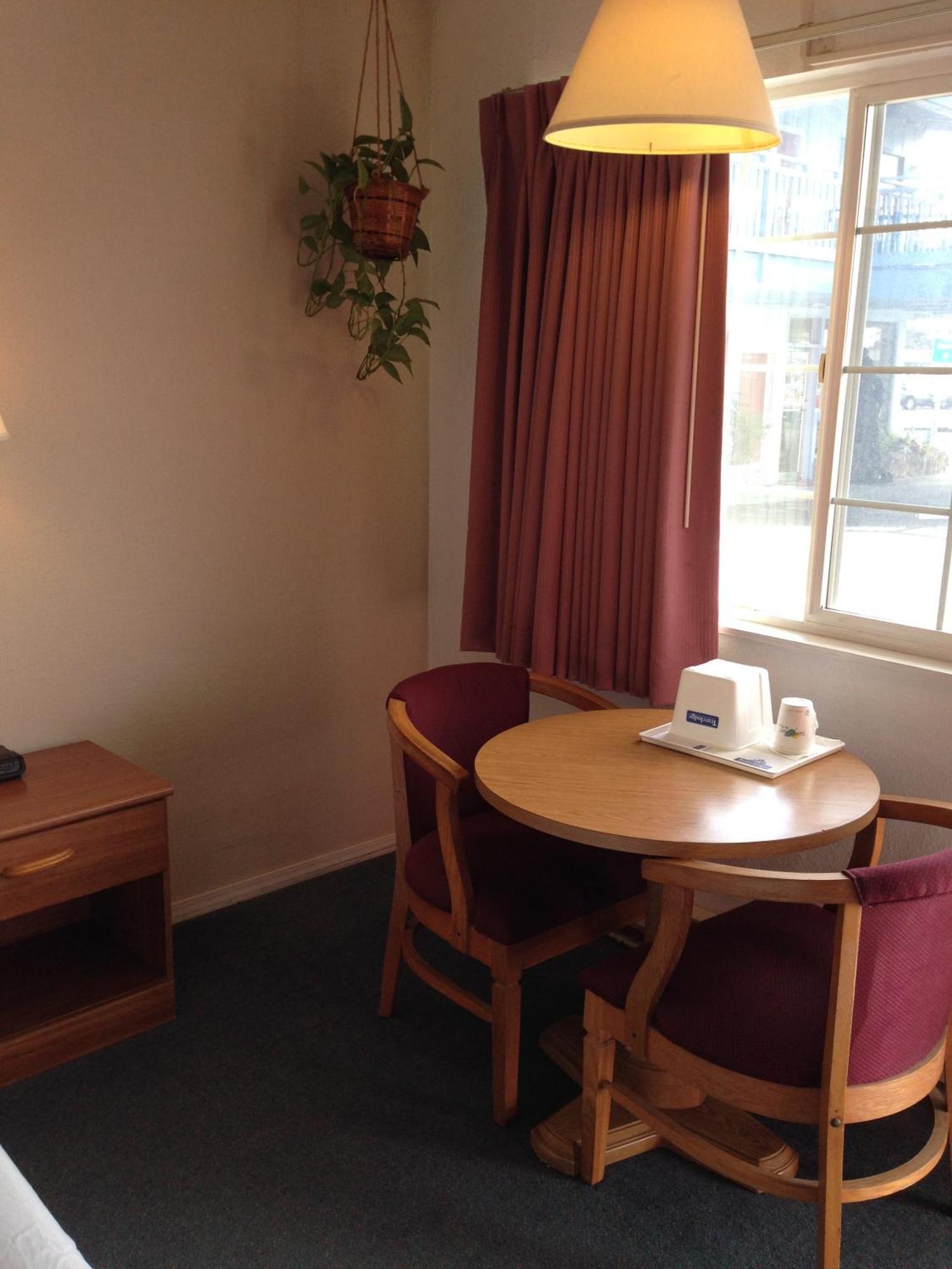 Redwood Inn Crescent City Room photo