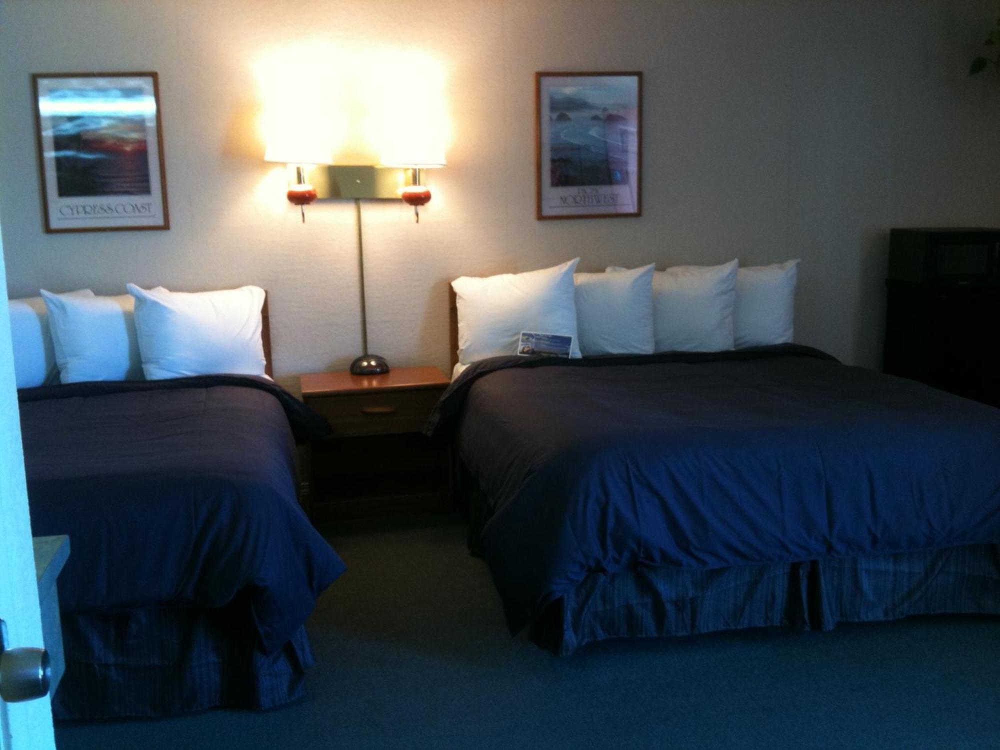 Redwood Inn Crescent City Room photo