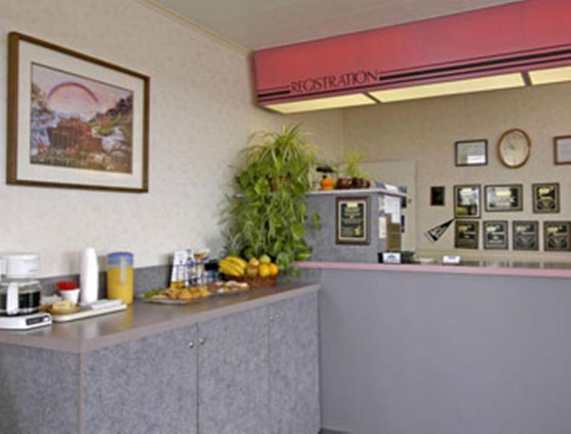 Redwood Inn Crescent City Exterior photo
