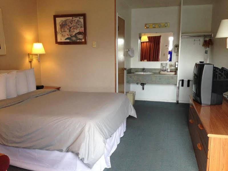 Redwood Inn Crescent City Exterior photo